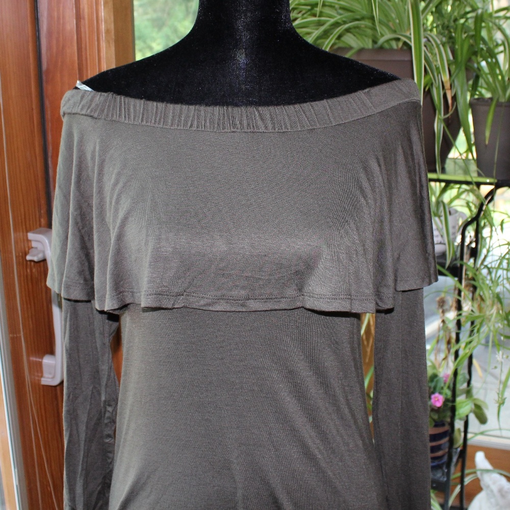 Active USA off shoulder top NWOT  Size Large